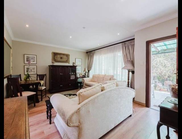 1 BEDROOM TOWNHOUSE FOR SALE IN GLENVISTA